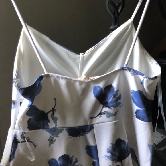 White and blue flower print dress - Picture 4 of 6